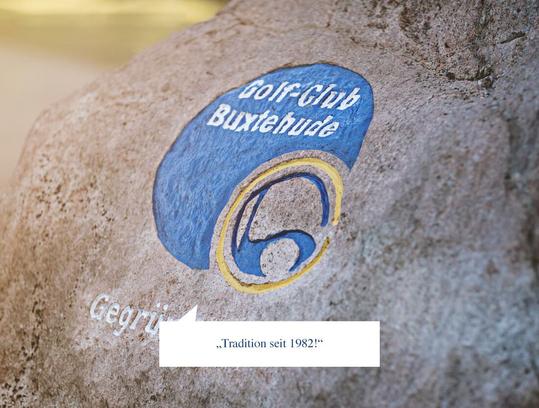 Golf-Club Buxtehude: Logo auf einem Findling an der Bahn 1